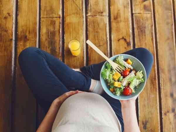 Dealing with Common Pregnancy Issues through Diet